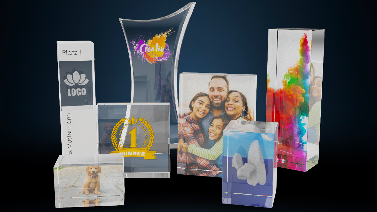 Farbige UV-Glasgravuren, die mit modernen Drucktechniken erstellt wurden, um detaillierte und lebendige Designs auf hochwertigem Glas zu präsentieren – ideal für personalisierte Geschenke oder einzigartige Auszeichnungen.