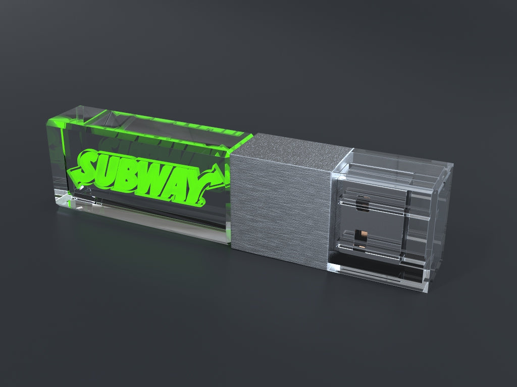 Kleiner und praktischer USB-Stick aus Kristallglas, ideal für unterwegs und als modernes, elegantes Accessoire für geschäftliche oder persönliche Datenspeicherung.
