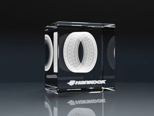 3D Glasblock mit graviertem Autoreifen und Logo, hochwertiger Kristallglas Werbeartikel