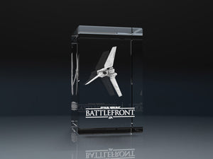 3D Kristallglasblock mit detaillierter Lasergravur eines Raumschiffs und Battlefront-Logo