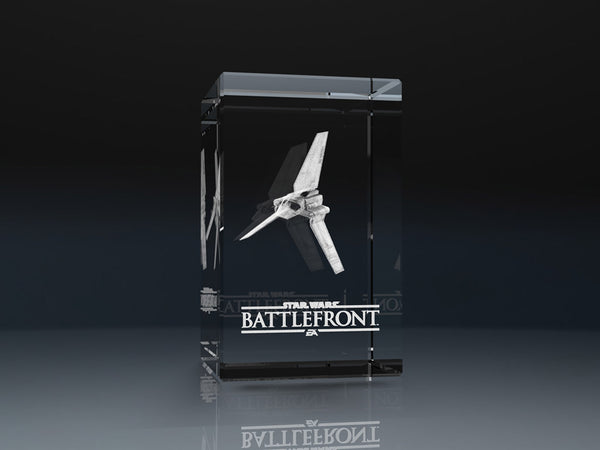 3D Kristallglasblock mit detaillierter Lasergravur eines Raumschiffs und Battlefront-Logo