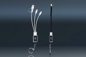 Werbeartikel: USB-Multiladekabel mit Kristallglas-Anhänger und Schlüsselring, Logo graviert.