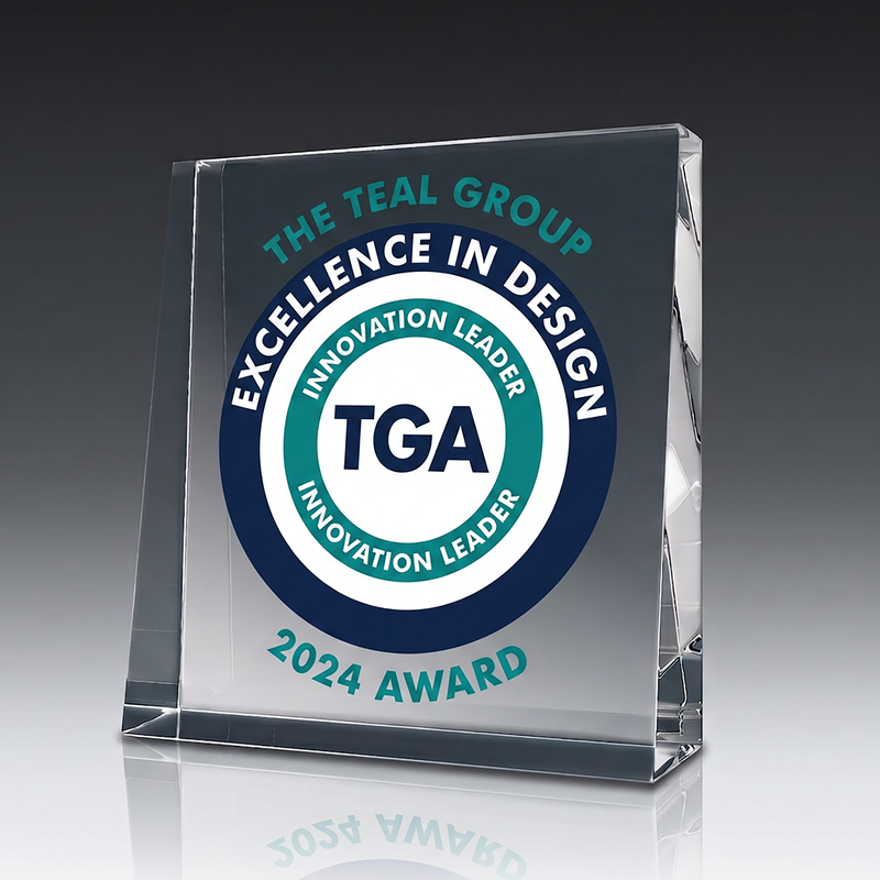 Trophy THE BEST (Quadrat) aus Kristallglas – personalisierbarer Award, Produktansicht 1