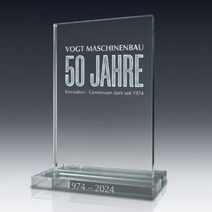 Trophy WINDOW in crystal glass – customisable award, product view 2