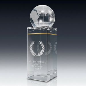 Trophy WORLD CHAMPION aus Kristallglas – personalisierbarer Award, Produktansicht 2